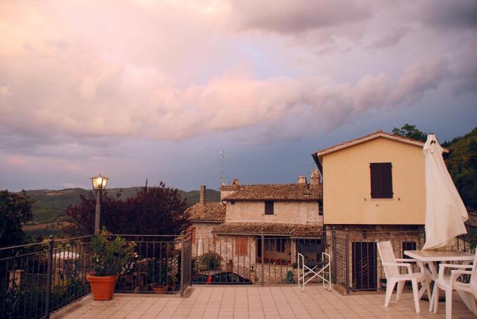 appartamenti con grande terrazzo con vista sui colli 