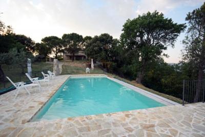 Tra Perugia e Todi, Villa per Vacanza per 10/12 persone con piscina - Villa dei Lecci Gualdo Cattaneo.
