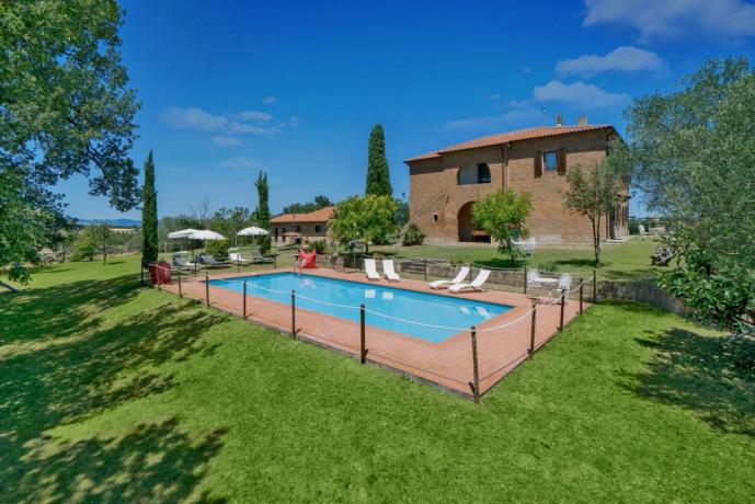 Villa in Esclusiva tra Umbria e Toscana con Piscina e Giardino - Appartamenti Vacanze per Coppie, Famiglie e Amici