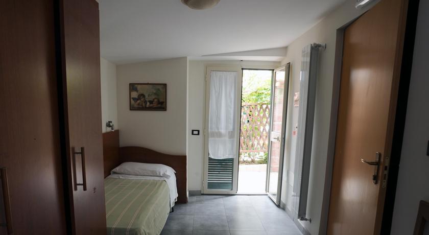 Camere doppie e triple con giardino o terrazza