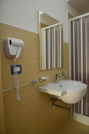 Bagno privato con Box doccia hotel a Diamante