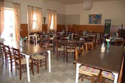Ampia sala da pranzo con ottima cucina