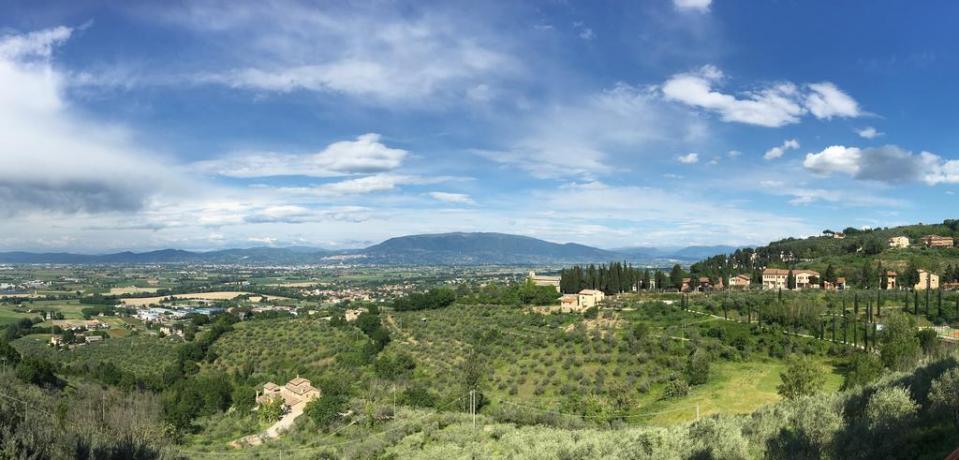 Bellissima vista panoramica su Assisi e Perugia 