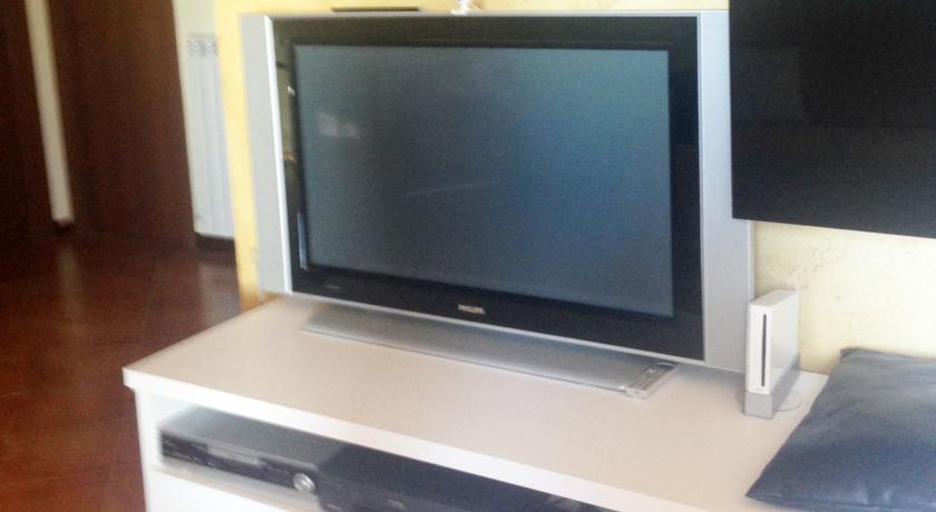 Tv schermo piatto con 50 pollici