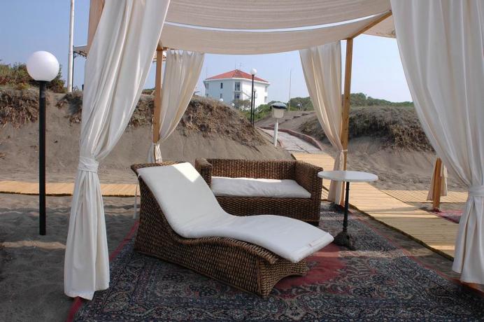 Spiaggia privata in Hotel 4stelle Baia Domizia 