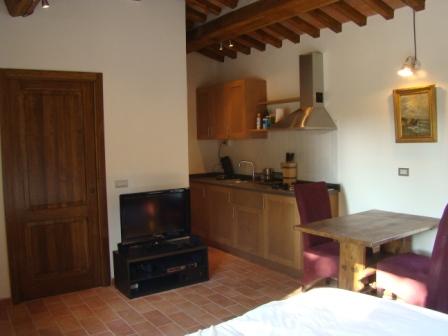 Ampia Cucina con Forno e Lavastoviglie Monolocale