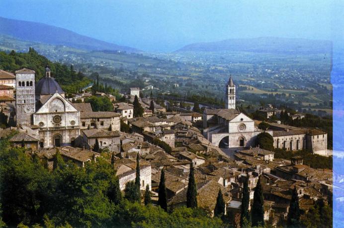 Assisi centro, appartamento con parcheggio a 4 km
