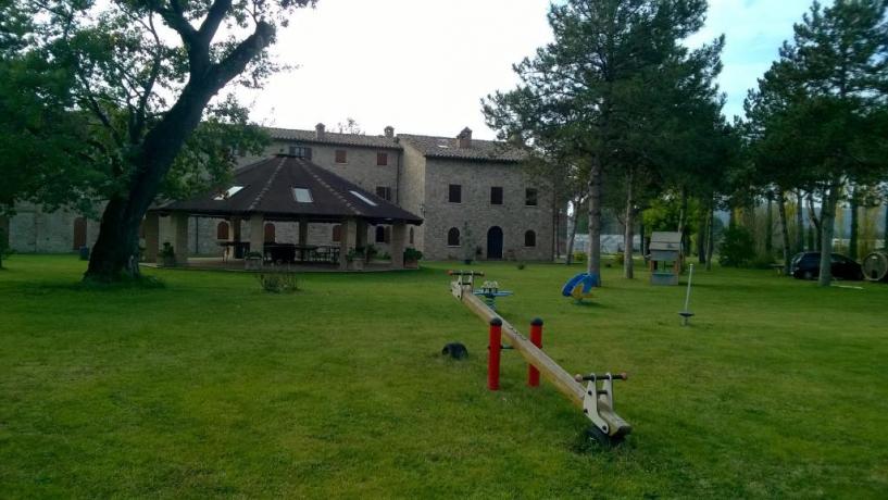 Ampio parco con giochi 