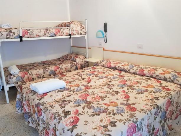 Camera matrimoniale per famiglie a Misano