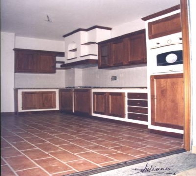 Cucina finta muratura, vendita a Spello Cucine Legno Massello ... Cucina finta muratura, vendita a Spello Cucine Legno Massello ...