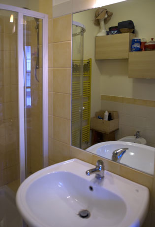 bagno privato in camera con doccia