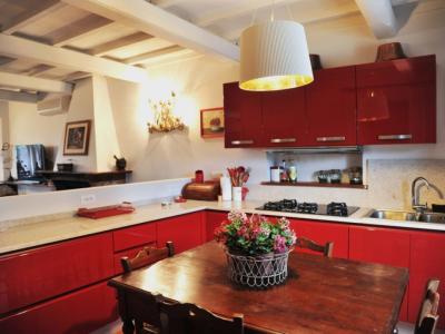 Villa con grande cucina attrezzata per vacanza 