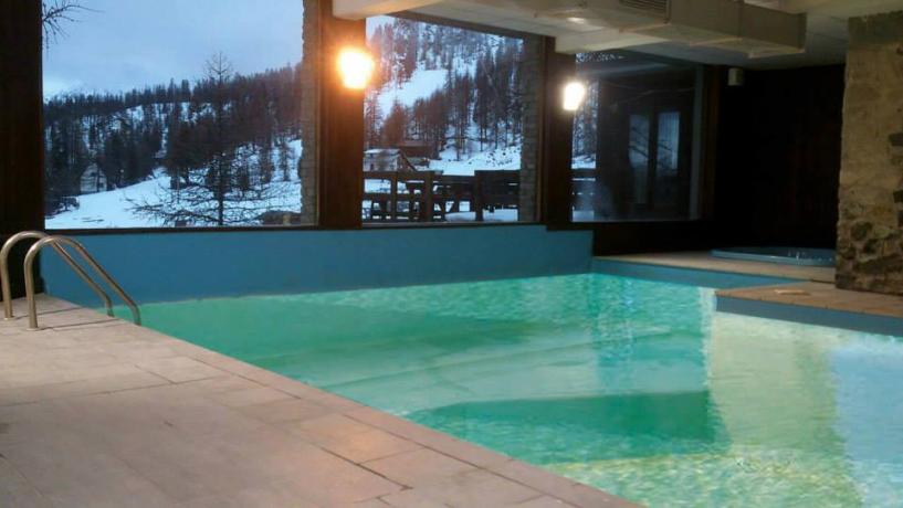 Piscina coperta Riscaldata con vista piste sci piemonte