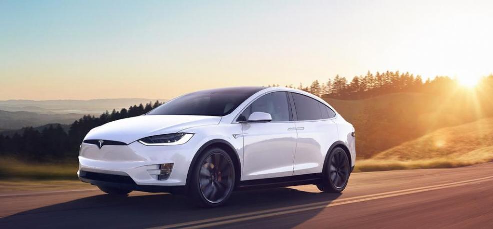 Noleggio Lungo Termine Auto Elettrica Tesla