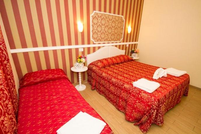 B&B Valmontone, Camera con letto matrimoniale e lettino