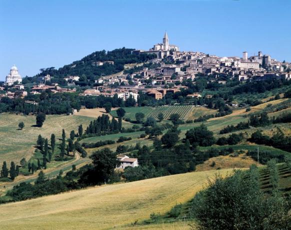 Veduta del paese di Todi