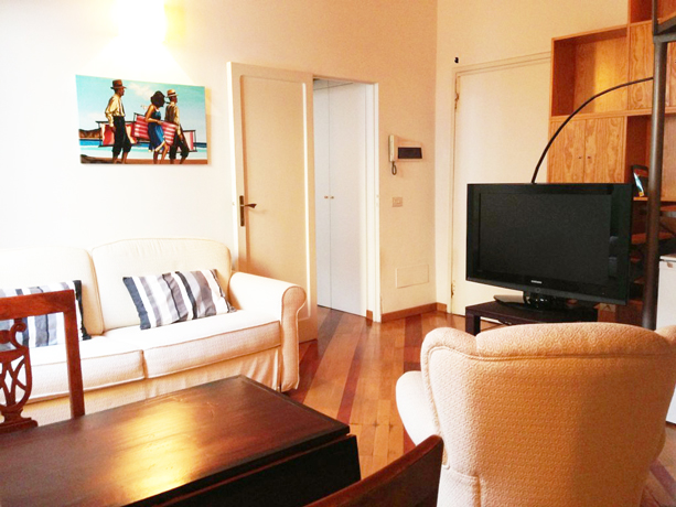 Soggiorno con TV Appartamento nel Lazio