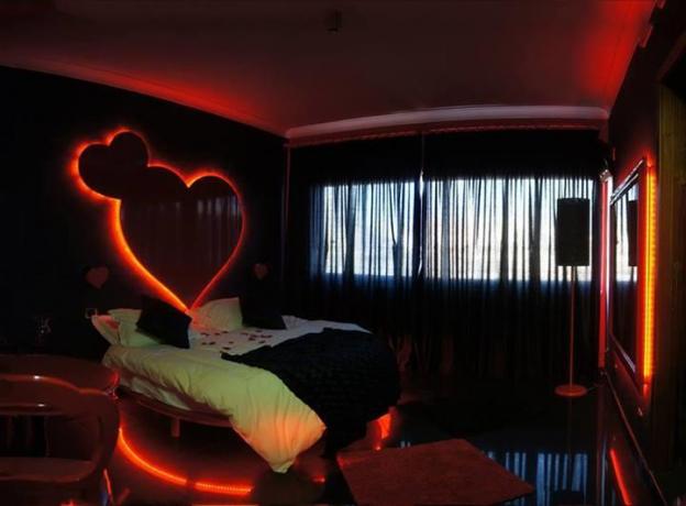 Camera letto tondo e cuore