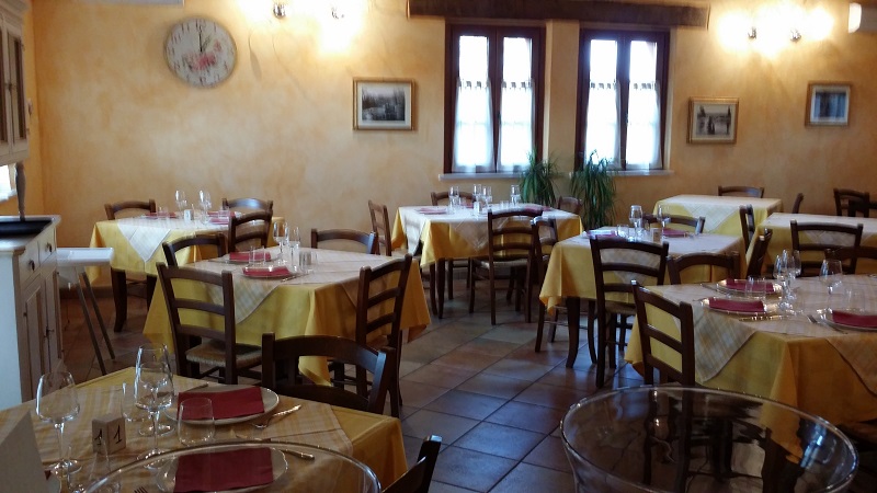 Ristorante interno all'agriturismo, piatti tipici marchigiani