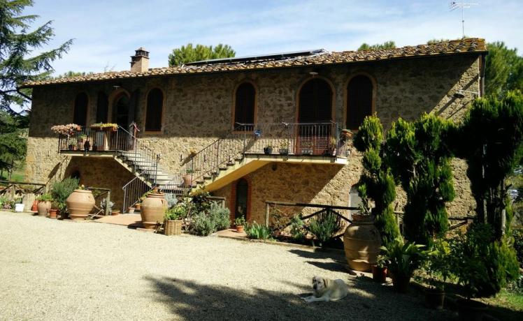 Casale a Poggibonsi con camere e appartamento