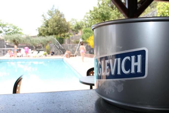 Agriturismo con piscina ad Adrano