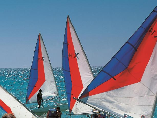 Villaggio Puglia lusso: corsi di vela, windsurf  