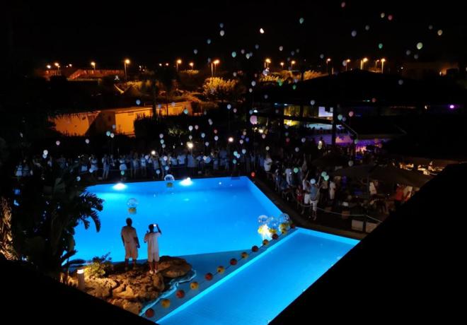 Serata dance in piscina resort 4 stelle Porto-cesareo 