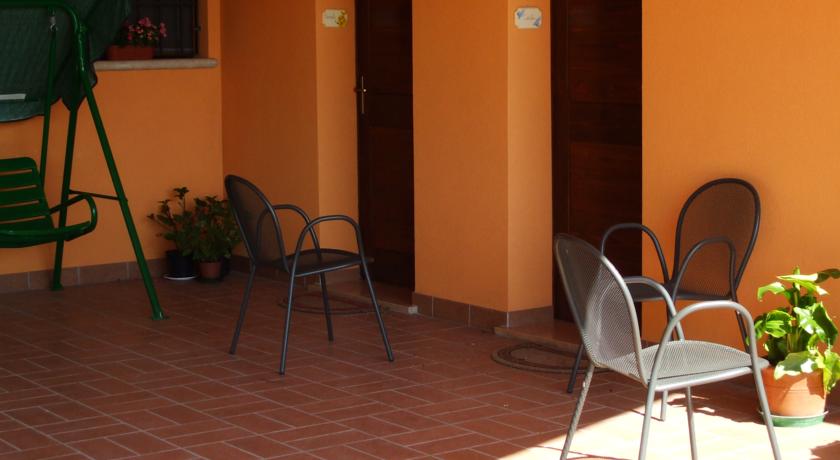 Esterni dell' Agriturismi in giardino