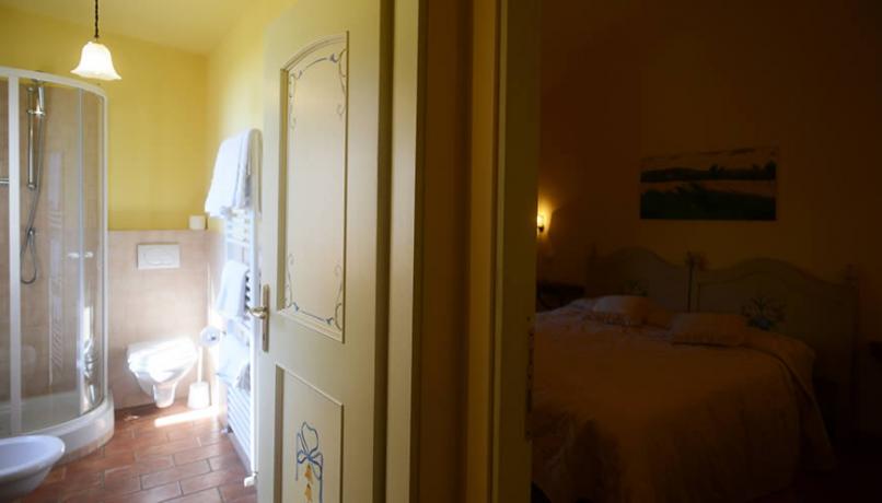 Camera con bagno privato nella Cascina in Umbria 