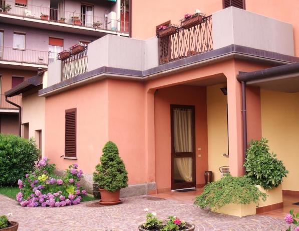 Appartamenti in affitto con balcone e cortile