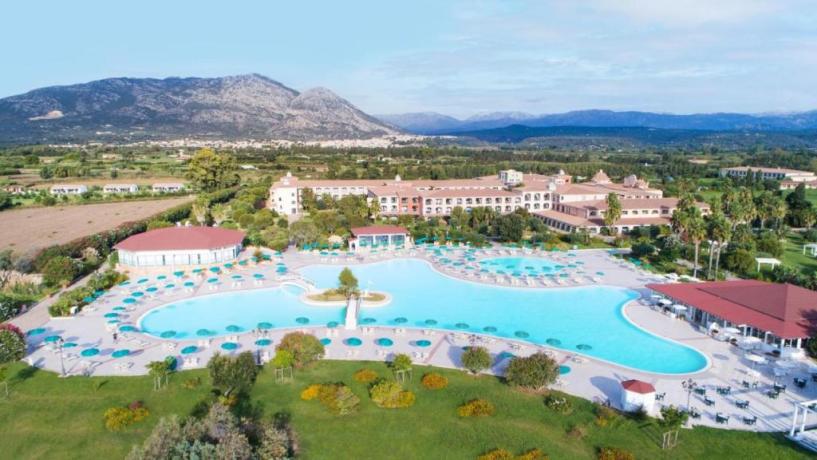 Bellissimo villaggio sul Golfo di Orosei fronte mare 