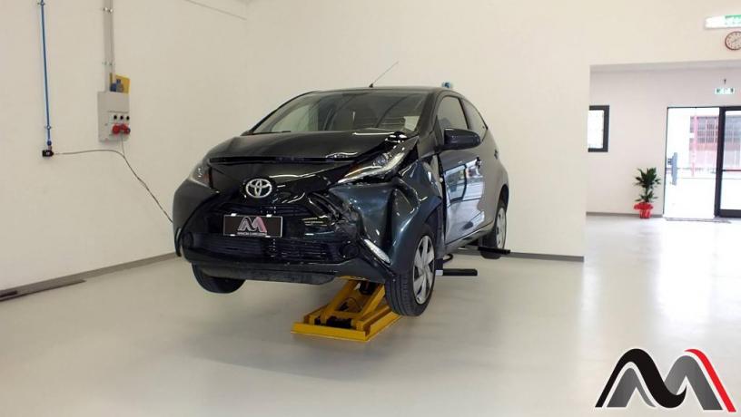 Riparazioni Vetri e Carrozzeria Auto vicino Foligno