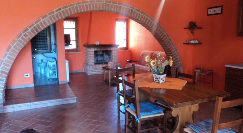 soggiorno appartamento con camino
