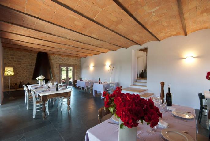 Ristorante interno con prodotti tipici Il Podere