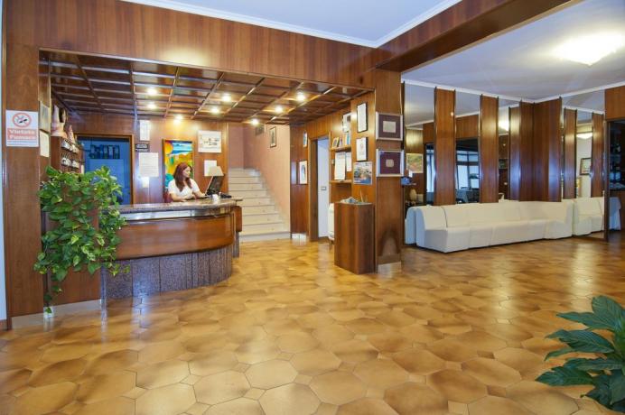 Reception hotel a Mattinata in Puglia
