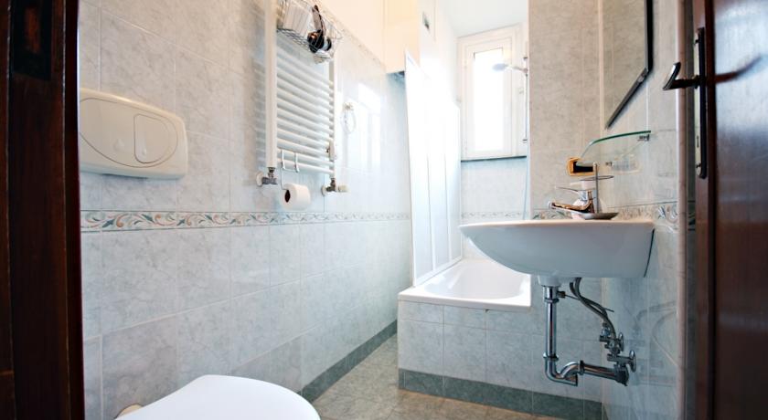 Bagno privato con phon e vasca