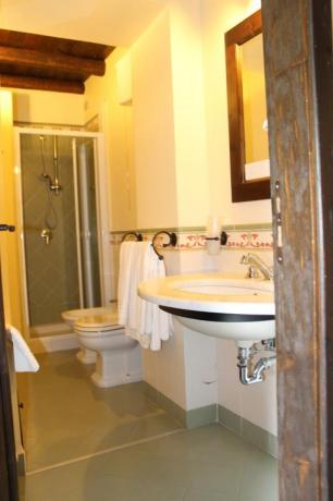 Bagno con doccia agriturismo Adrano vicino Parco Etna