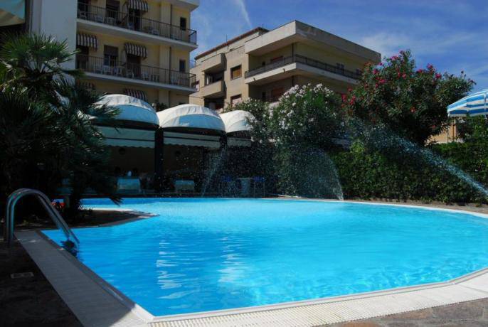Hotel in Abruzzo fronte mare con piscina, spiaggia