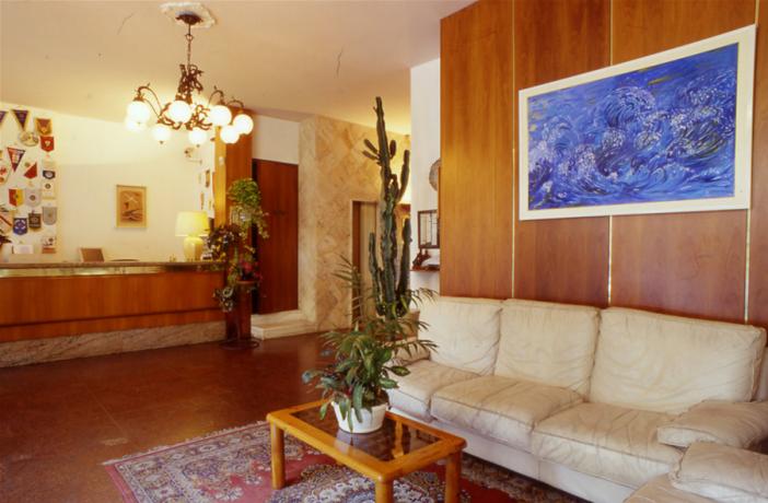 Hall dell'hotel con Tv e WiFi