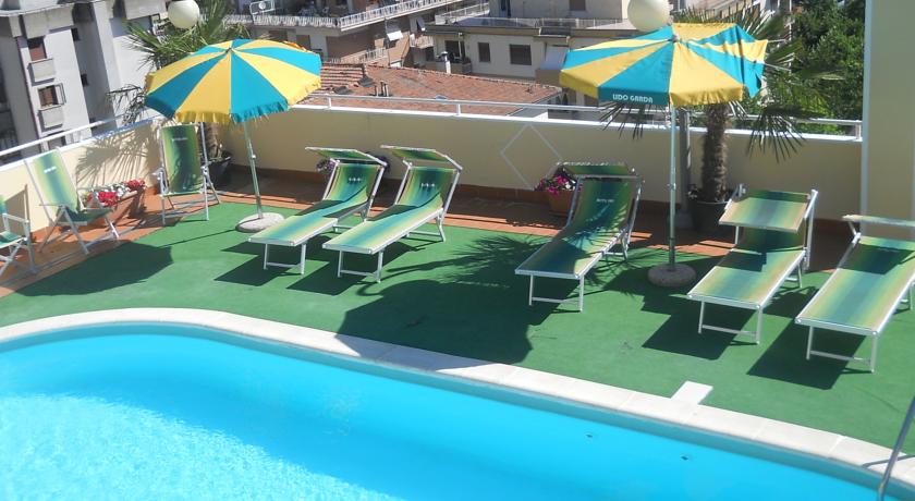 htoel 3 stelle con piscina Chianciano terme