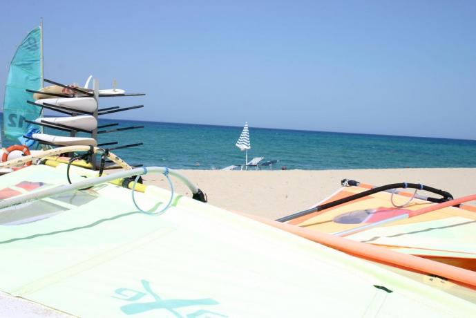 possibilità di praticare windsurf sulla costa mediterranea 