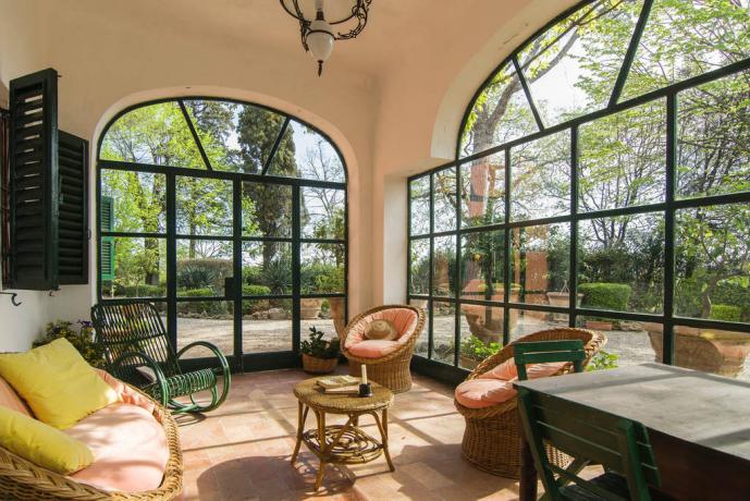 Villa con patio esterno chiuso