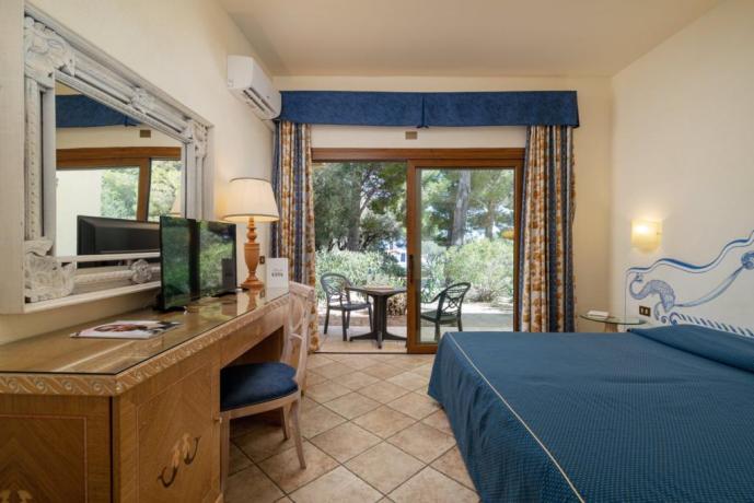 Camere con patio attrezzato villaggio Sardegna 