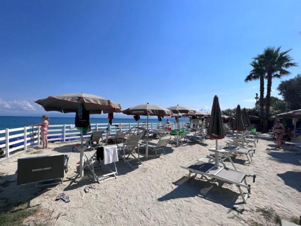 Villaggio con Spiaggia Privata Vicino Tropea 