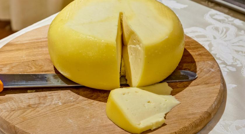 Formaggi tipici di Norcia serviti all'Hotel 3stelle