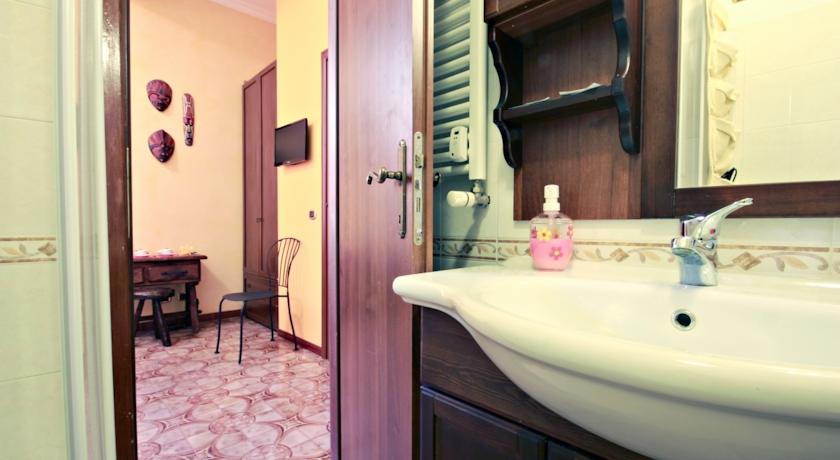 Bagno in camera con cambio biancheria