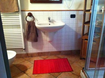 Bagno con doccia in Appartamento Bergamo