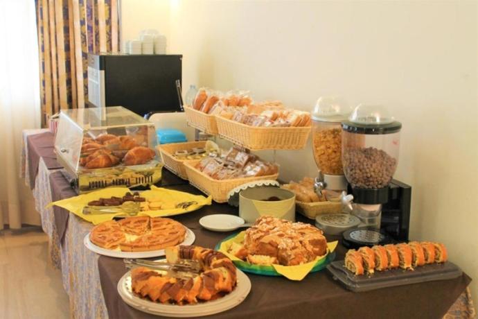 Prima Colazione a Buffet in Hotel 3*** 