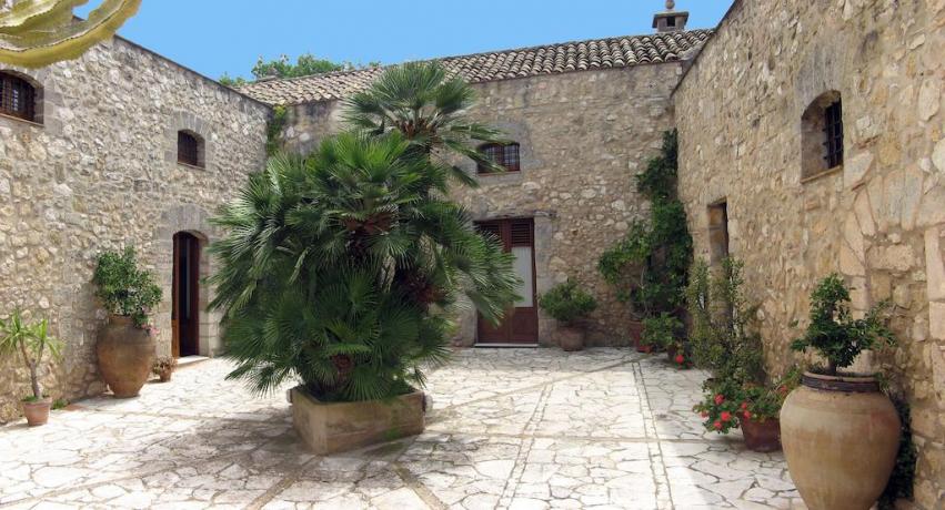 Hotel 3 stelle vicino al Golfo di Cornino-Sicilia