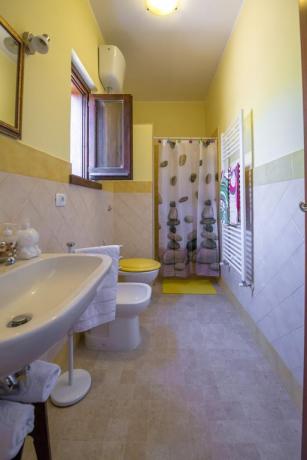 Bagno con doccia appartamento casa vacanze vicino Orte